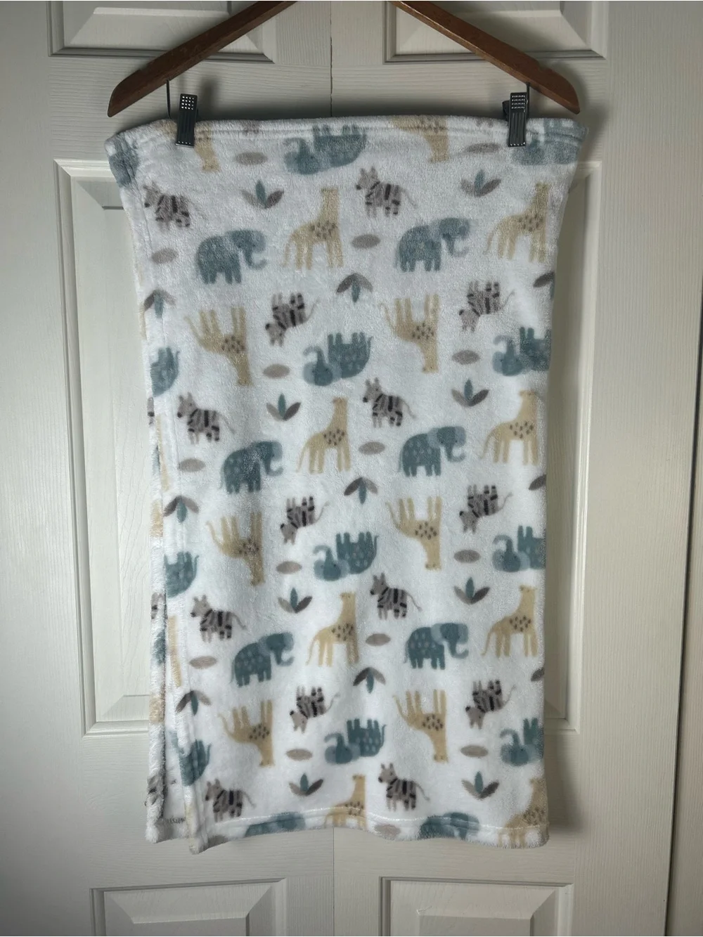 Dreamgro Safari Zoo Animals Baby Blanket Zebra Giraffe Elephant Leaves White
